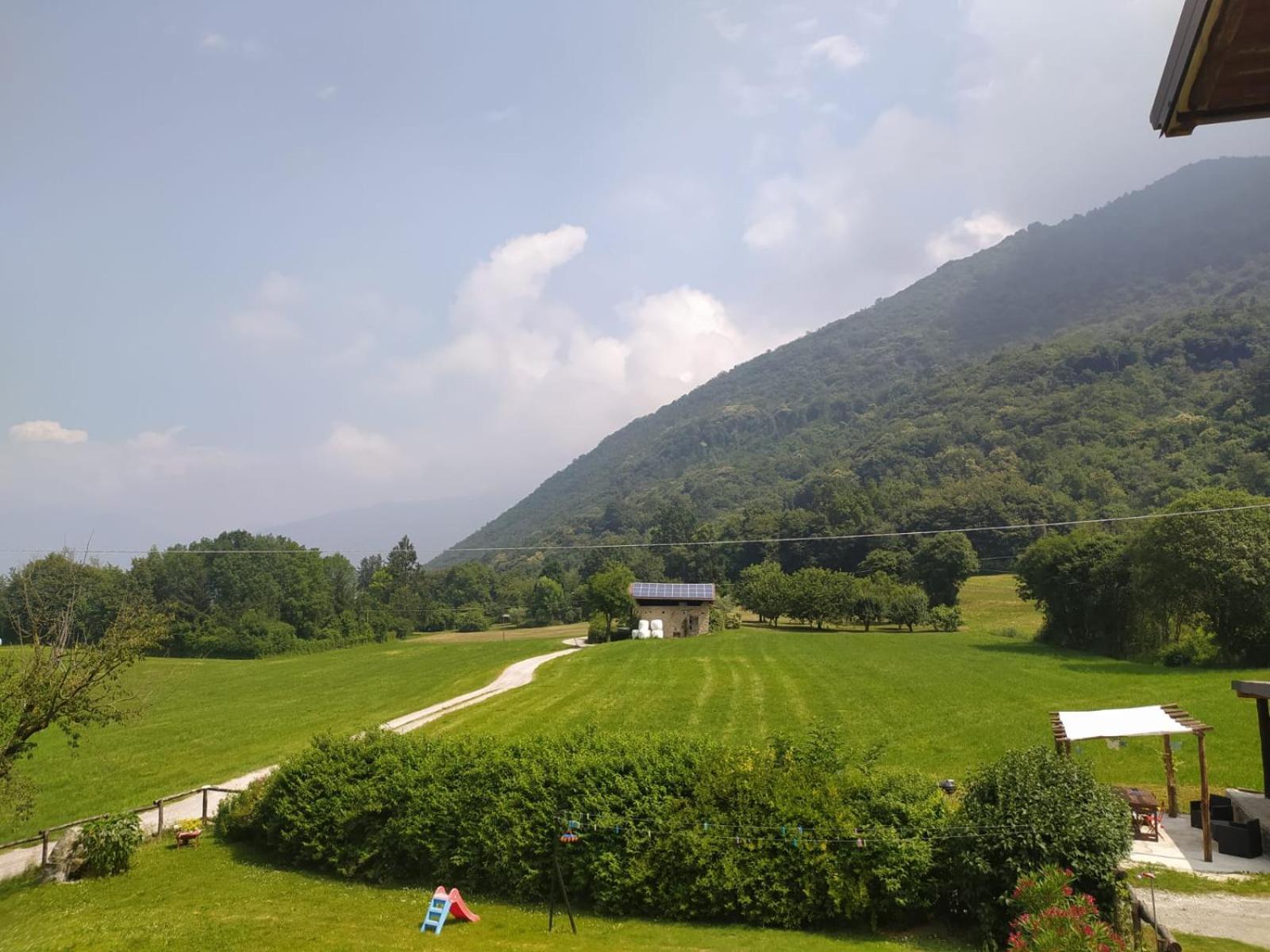 Panoramic Green Valley Sulzano Buitenkant foto